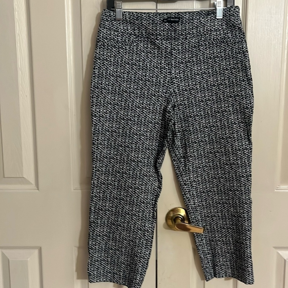 Hilary Radley Black & White Stretch Pull On Capris (97)